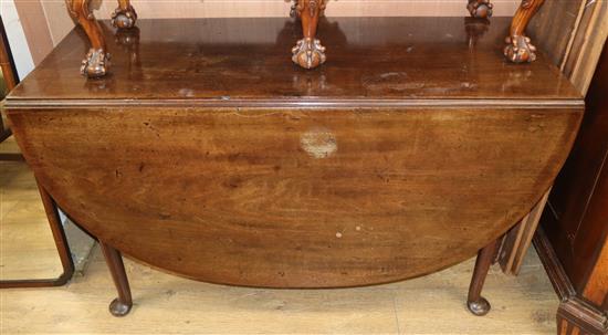 A George III mahogany drop leaf dining table, on pad feet W.122cm